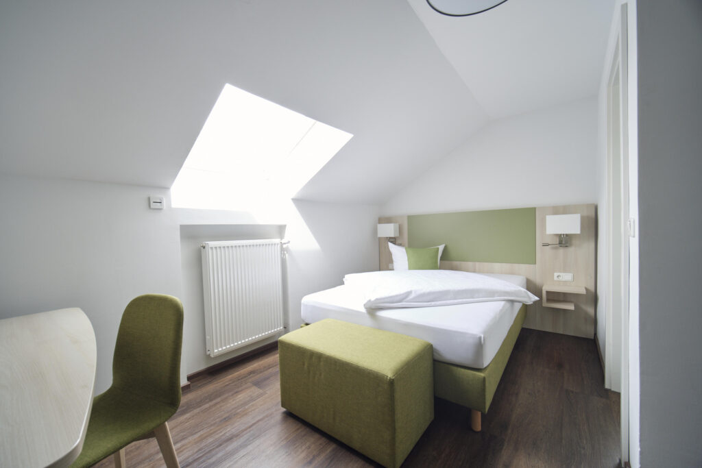 marias inn single room bed 2