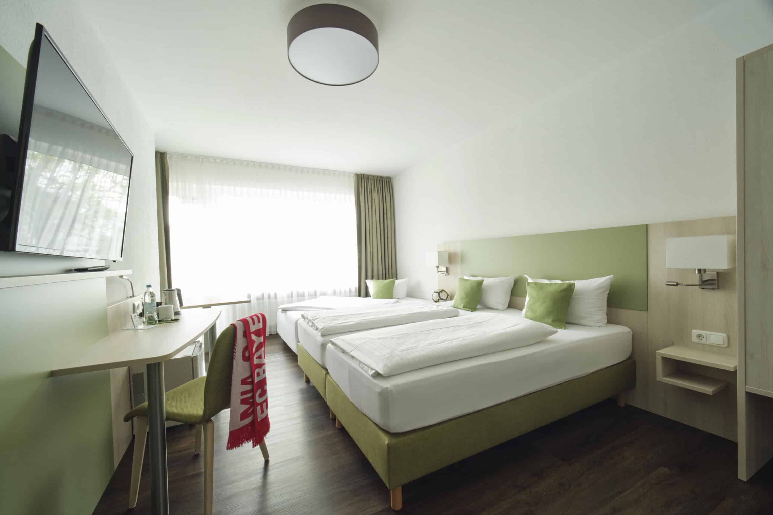 marias inn triple room bed