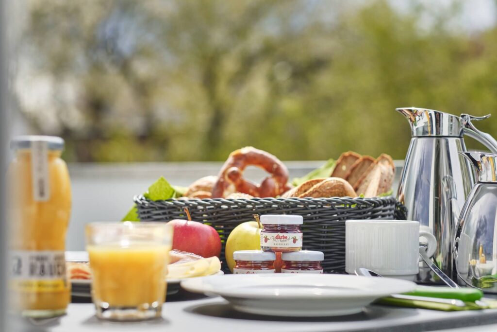 marias inn fruehstueck tisch
