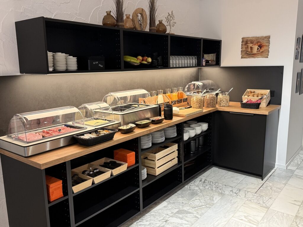 marias inn fruehstuecksraum buffet