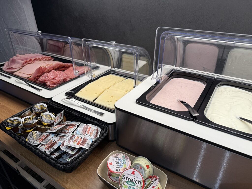 marias inn fruehstuecksraum buffett nah