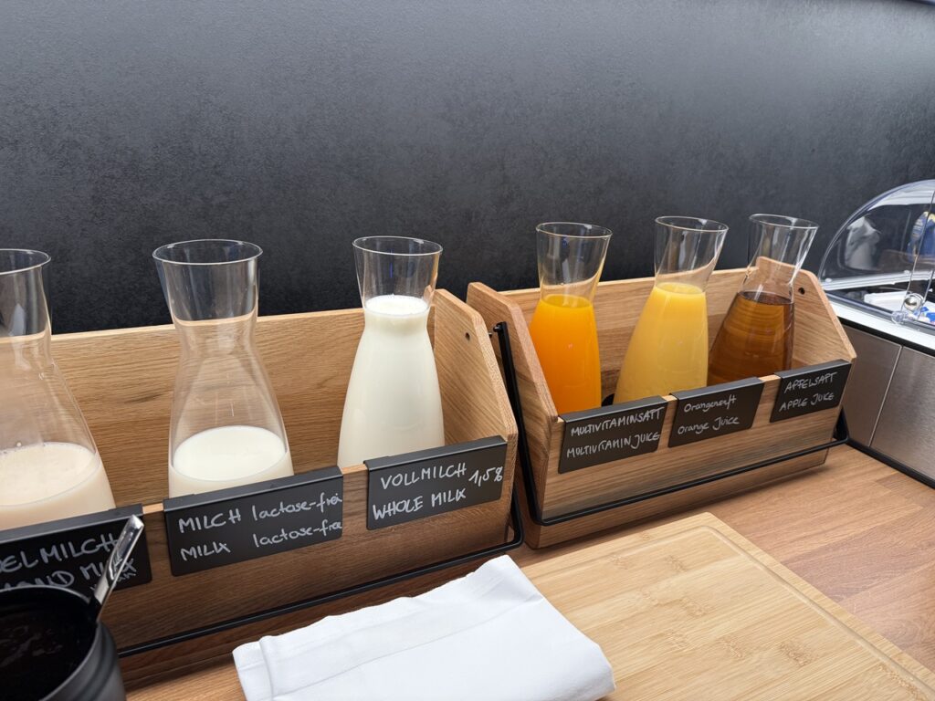 marias inn fruehstuecksraum getraenke